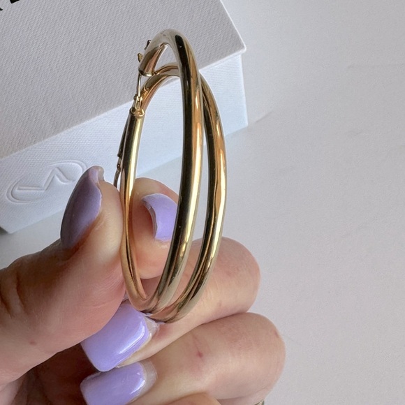 Mejuri 14k Large Tube Hoops - Picture 12 of 13